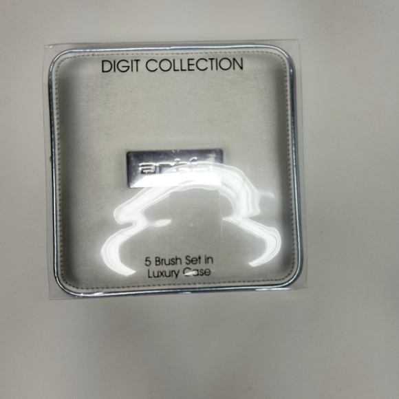 Artis Digit 5-Brush Set in Luxury Case - Picture 2 of 3